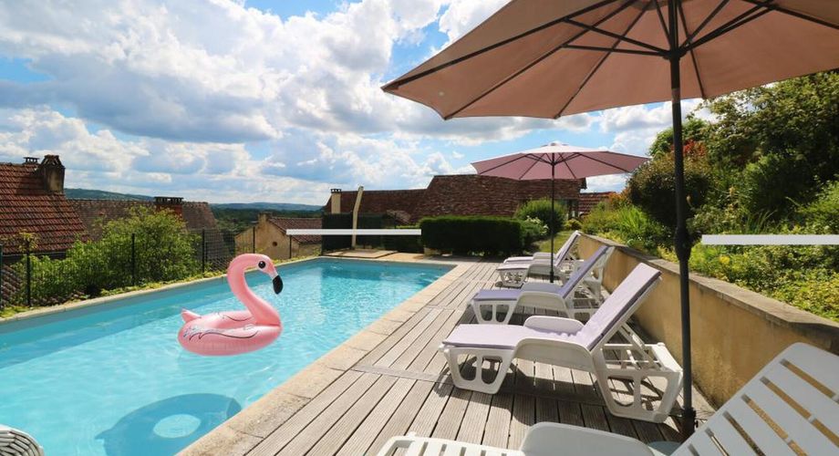 Maison de village ancienne avec jardin et piscine et vue !