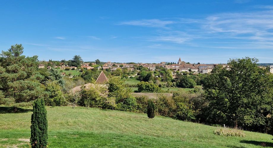 Grande maison style périgourdin avec panorama sur la Bastide