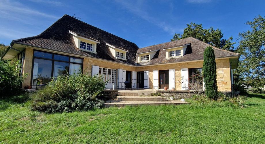 Grande maison style périgourdin avec panorama sur la Bastide