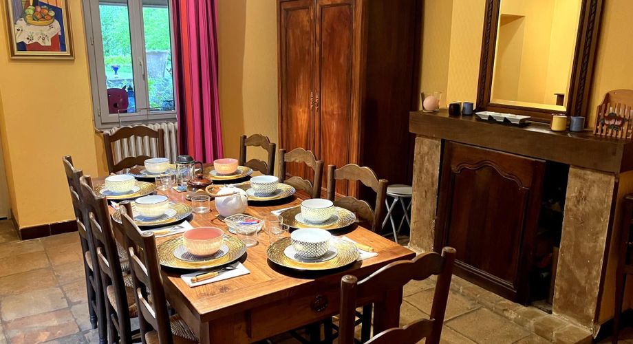 Une maison de caractère au cœur du Périgord Noir - Grande maison familiale avec piscine, vue sur le village et jardin, proche rivière Dordogne.