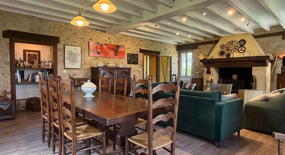 Une maison de caractère au cœur du Périgord Noir - Grande maison familiale avec piscine, vue sur le village et jardin, proche rivière Dordogne.