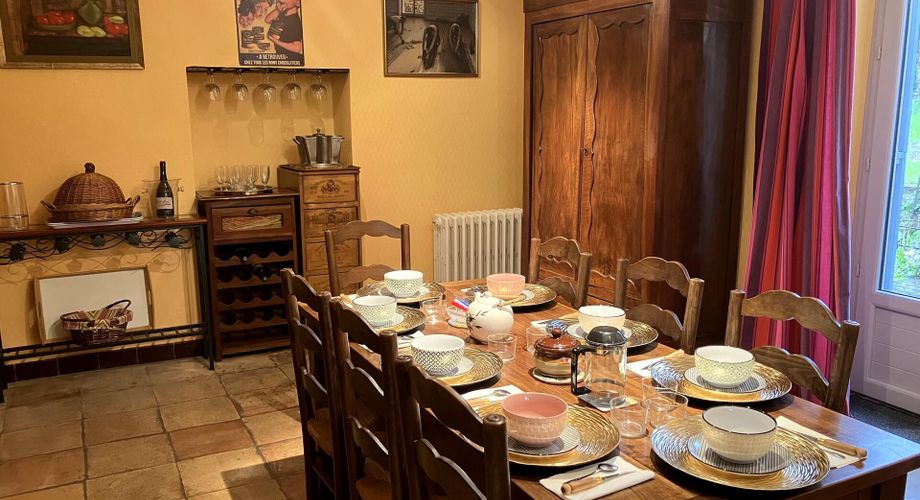 Une maison de caractère au cœur du Périgord Noir - Grande maison familiale avec piscine, vue sur le village et jardin, proche rivière Dordogne.