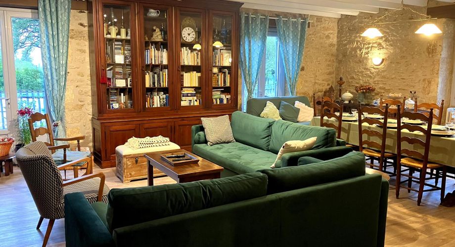 Une maison de caractère au cœur du Périgord Noir - Grande maison familiale avec piscine, vue sur le village et jardin, proche rivière Dordogne.