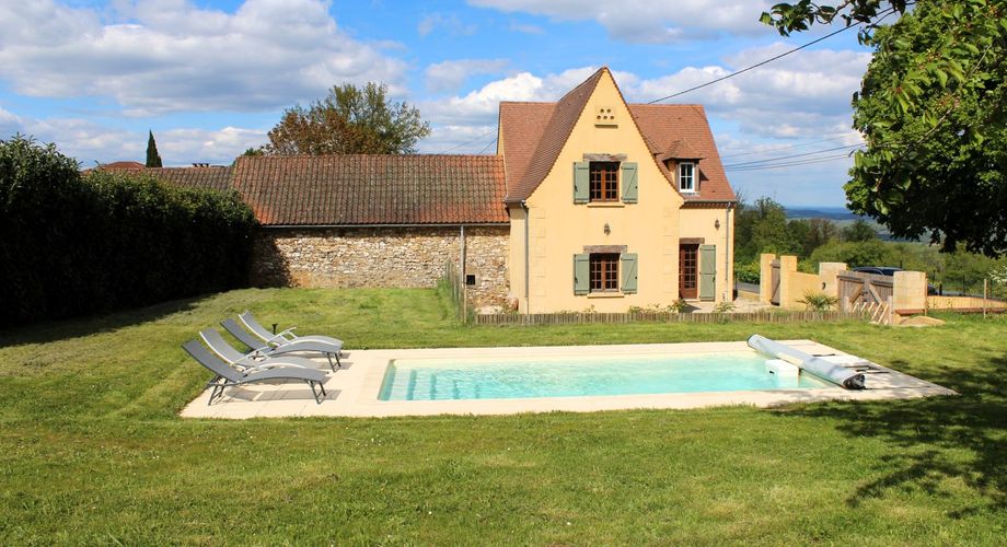Maison avec piscine et jolie vue en Périgord Noir !