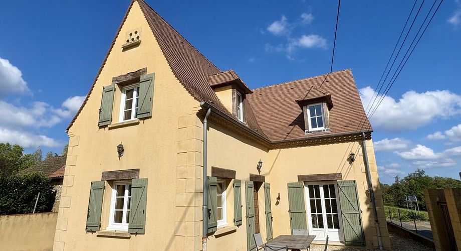 Maison avec piscine et jolie vue en Périgord Noir !