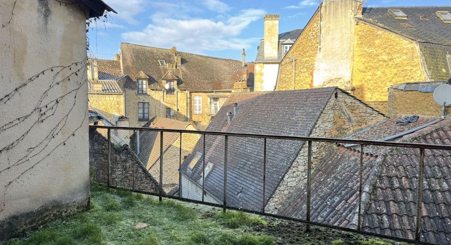 Redonnez vie à l'histoire : Immeuble de 229 m² en plein centre ville. Visite virtuelle sur demande