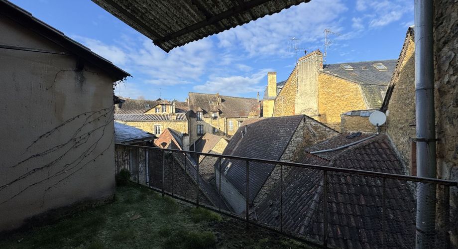 Redonnez vie à l'histoire : Immeuble de 229 m² en plein centre ville. Visite virtuelle sur demande