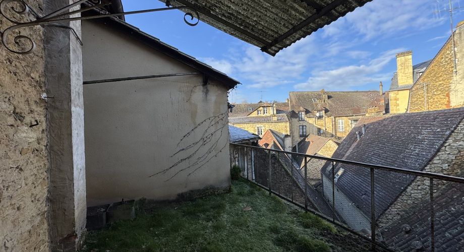 Redonnez vie à l'histoire : Immeuble de 229 m² en plein centre ville. Visite virtuelle sur demande