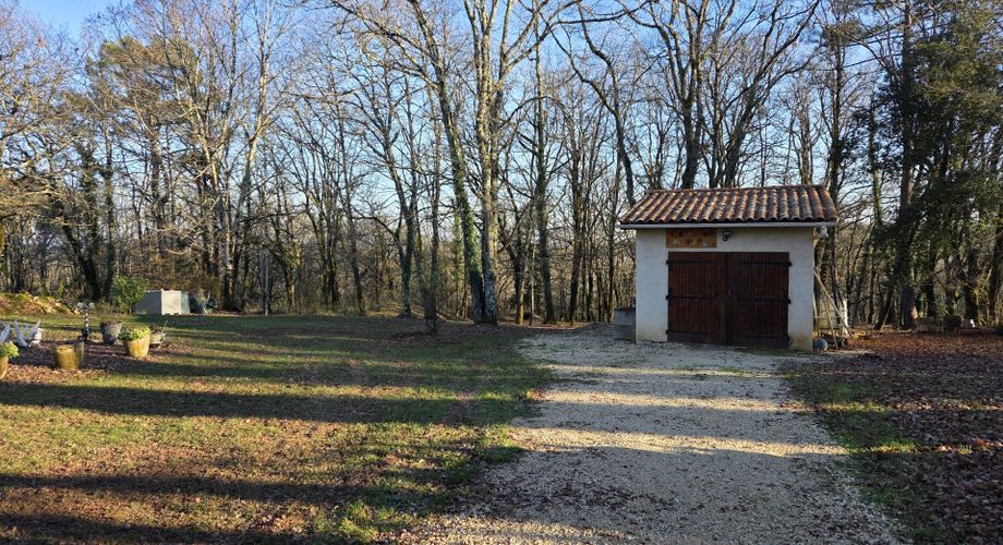 Contemporary house with guest cottage and beautiful grounds in a peaceful location !