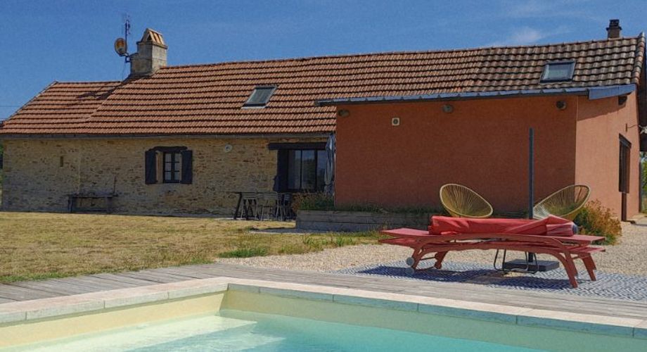 Vue, piscine et sérénité, maison avec 3 chambres, proche de Sarlat et de ses commerces pour résidence principale ou investissement locatif.