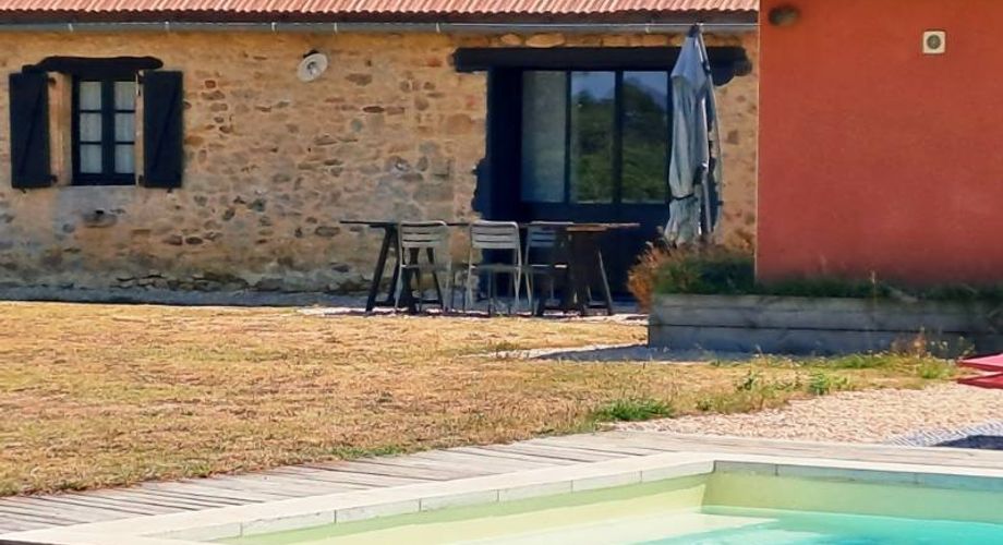 Vue, piscine et sérénité, maison avec 3 chambres, proche de Sarlat et de ses commerces pour résidence principale ou investissement locatif.