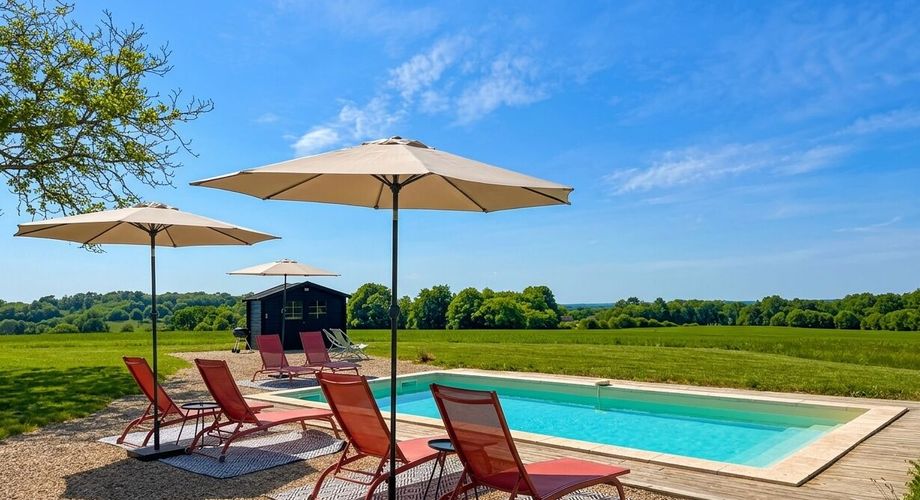 Vue, piscine et sérénité, maison avec 3 chambres, proche de Sarlat et de ses commerces pour résidence principale ou investissement locatif.