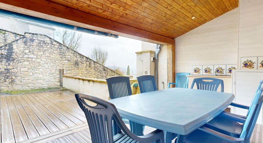 Ensemble immobilier de deux maisons mitoyennes avec terrasses