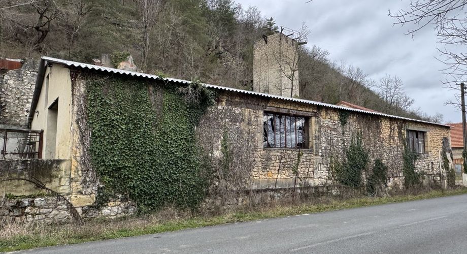 Hangar de plus de 330 m2 idéal pour une activité professionnelle