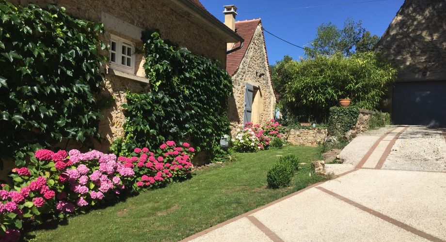 A charming stone house with a swimming pool, stunning views and a peaceful setting !