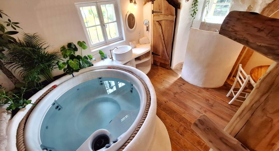 Cocon romantique avec jacuzzi au bord de la Dordogne