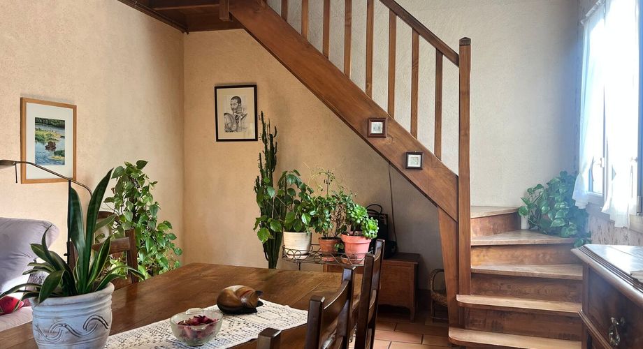Maison de caractère : le calme de la campagne à 5 minutes des commodités.
