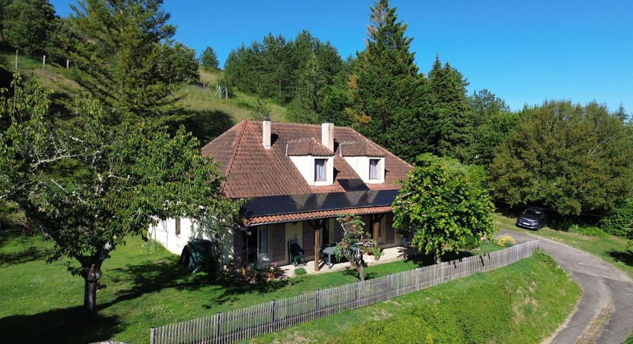 Maison de caractère : le calme de la campagne à 5 minutes des commodités.