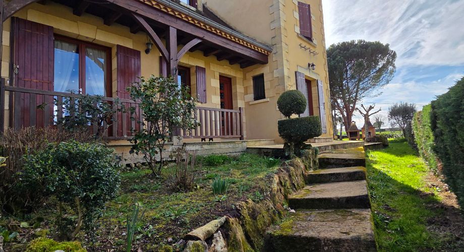 Large 7-bedroom house, near Sarlat