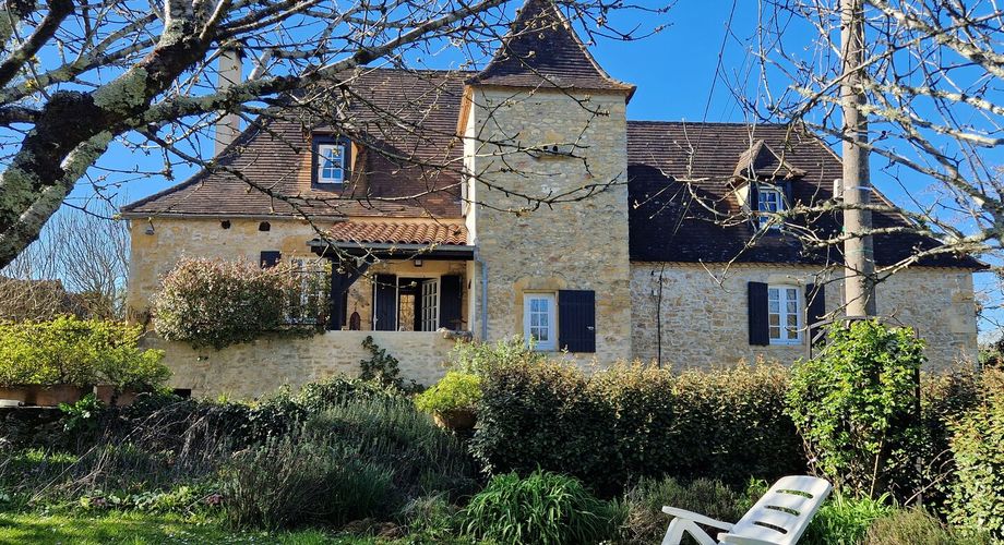 Authentique Maison Perigordine flanquée d'une tour avec jardin de 1500m2