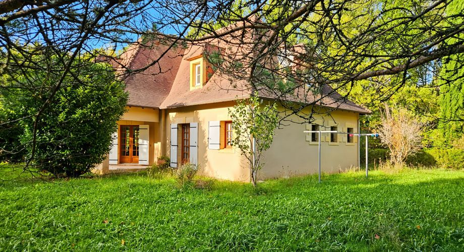 Maison 8 pièces spacieuse à Sainte-Foy-de-Longas