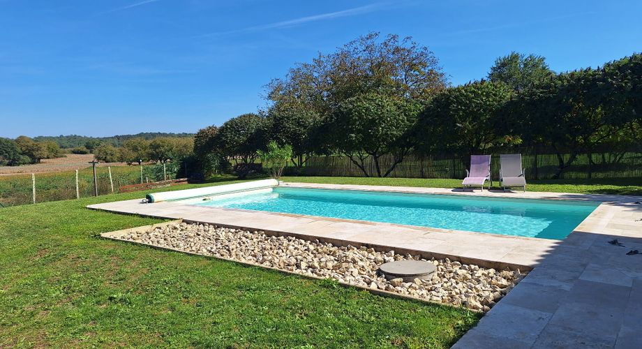 Maison ossature bois avec vaste séjour, suites, piscine et panneaux solaires