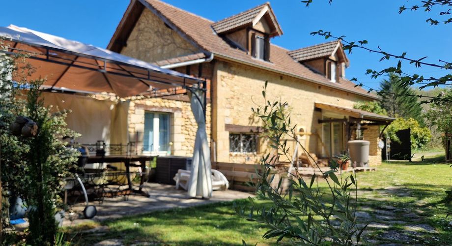 Propriété de charme – 3 maisons sur 2 ha, sans vis-à-vis, piscine, gîtes prêts à exploiter