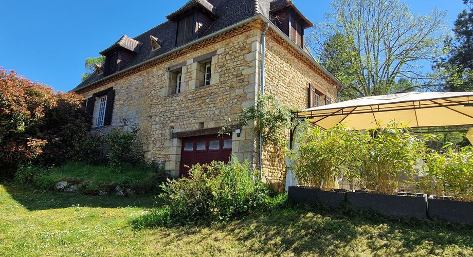 Propriété de charme – 3 maisons sur 2 ha, sans vis-à-vis, piscine, gîtes prêts à exploiter