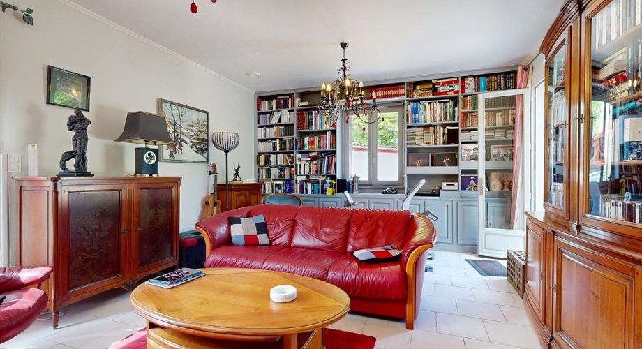Maison de plain-pied 3 chambres avec dépendances dont un garage pour camping car et piscine en plein cœur du Périgord Noir