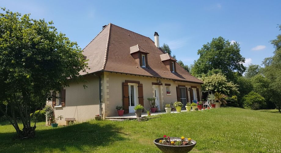 Grande maison de 4 chambres, bureau et sous-sol total