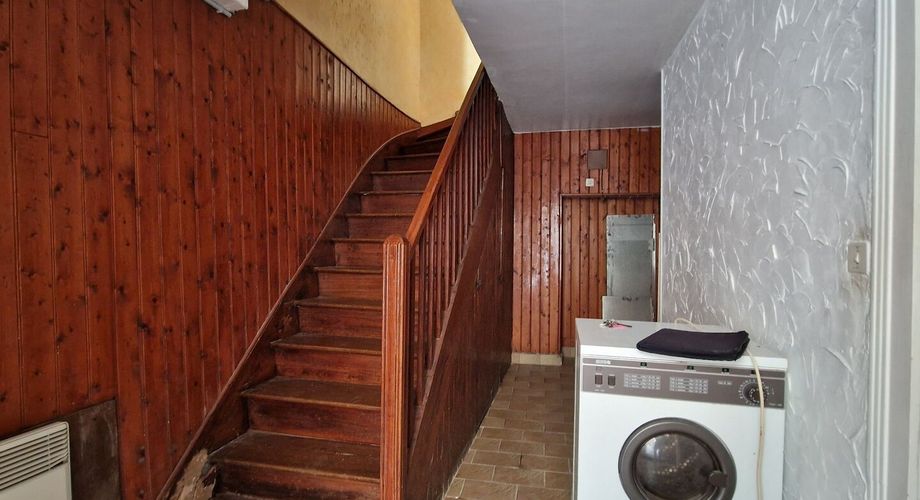 Maison de village ancienne, à renover, dans le Bugue comprenant 2 appartements 