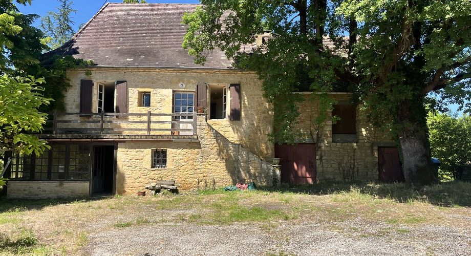 Beau bien de caractère avec dépendances à rénover – Idéal projet touristique ou familial Périgord Noir
