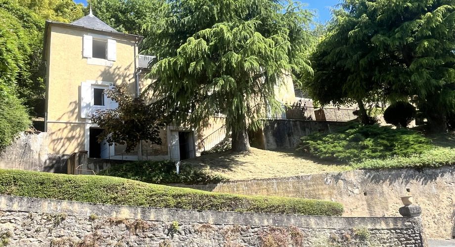 Maison en pierre à rénover entièrement – Proche Belvès.