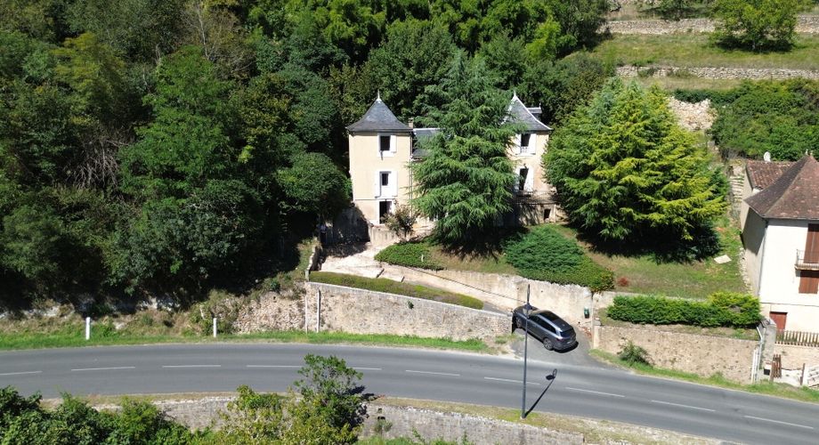 Maison en pierre à rénover entièrement – Proche Belvès.