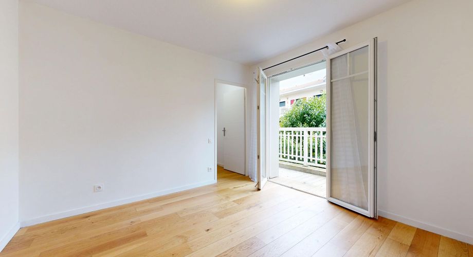 Appartement avec deux balcons et parking en sous-sol – La Teste-de-Buch