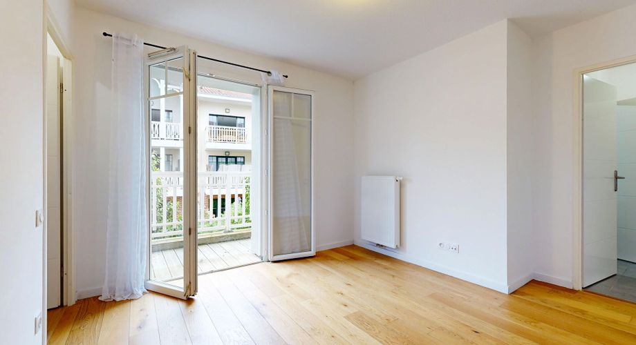 Appartement avec deux balcons et parking en sous-sol – La Teste-de-Buch