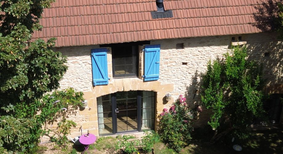 Propriété de caractère avec 4 habitations, piscine et activité de gîtes – À proximité de Saint-Cyprien, en Périgord Noir