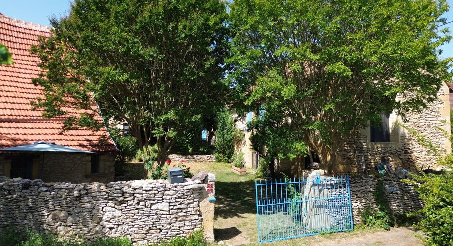 Propriété de caractère avec 4 habitations, piscine et activité de gîtes – À proximité de Saint-Cyprien, en Périgord Noir