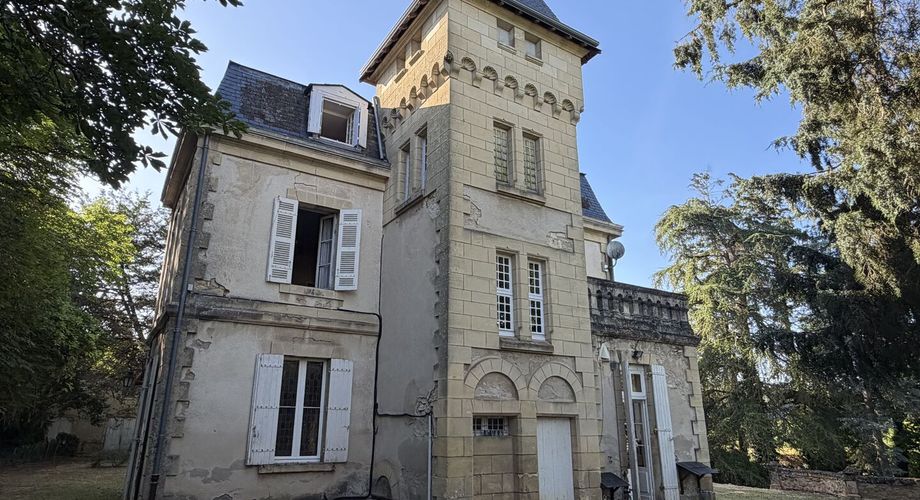 Propriété de caractère avec maison de maître, dépendances et parc arboré au cœur du Périgord Noir