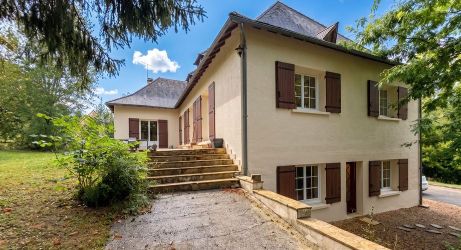 Maison familiale ultra-fonctionnelle : plain-pied avec un fort potentiel aux portes du village.Visite virtuelle sur demande