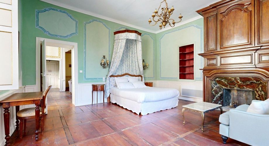 Sarlat-la-Canéda : Un décor de grand écran au cœur du Secteur Sauvegardé, appartement 1 chambre avec balcon. Visite virtuelle sur demande