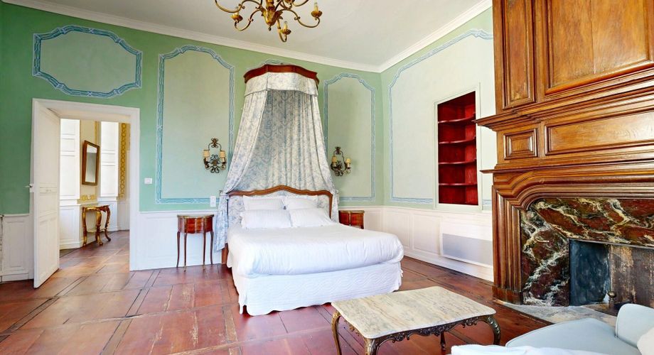 Sarlat-la-Canéda : Un décor de grand écran au cœur du Secteur Sauvegardé, appartement 1 chambre avec balcon. Visite virtuelle sur demande