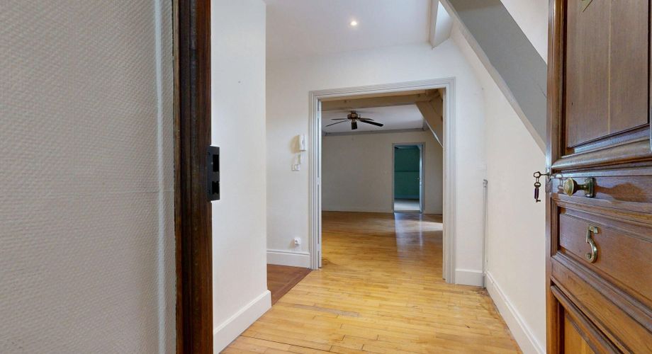 Sarlat Centre – T2 de caractère au 3ème et dernier étage (Immeuble Classé). Visite virtuelle sur demande