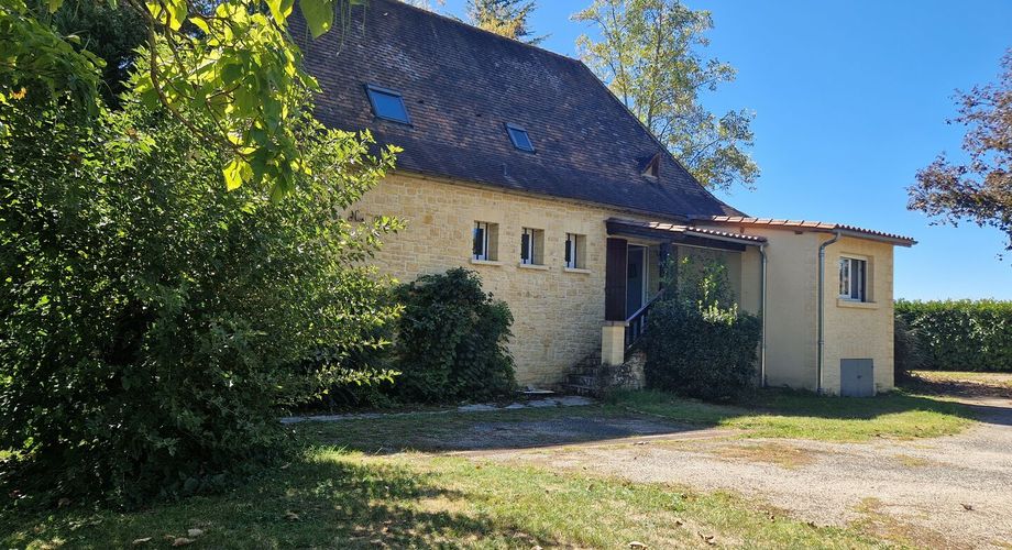Maison perigordine en pierres 150m2, maison d'amis ou de Gardien avec piscine et parc de 7700m2