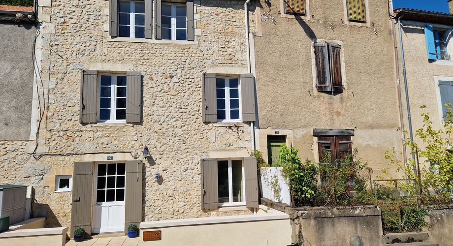 Maison de village en pierres  3 chambres proche des commerces