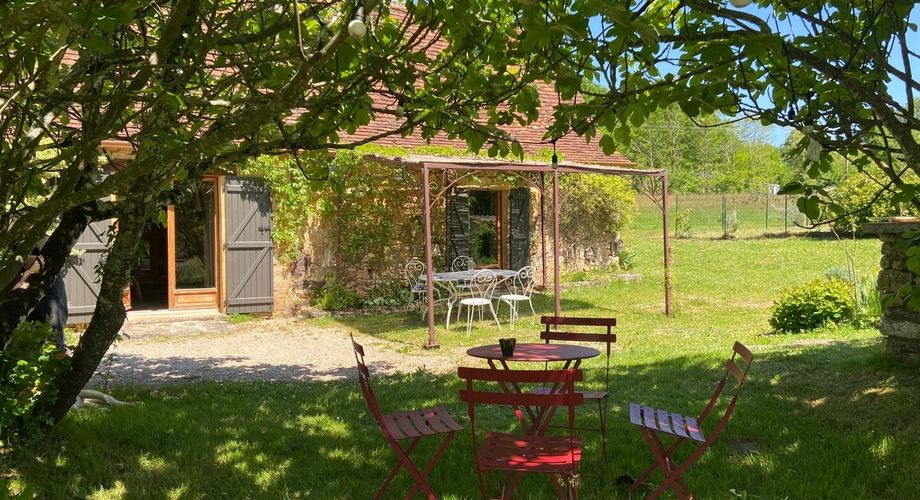 Entre ombre de vigne et douceur de pierre, maison de charme avec 2 chambres et piscine, 10 minutes des commerces