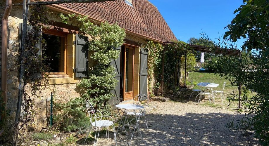 Entre ombre de vigne et douceur de pierre, maison de charme avec 2 chambres et piscine, 10 minutes des commerces