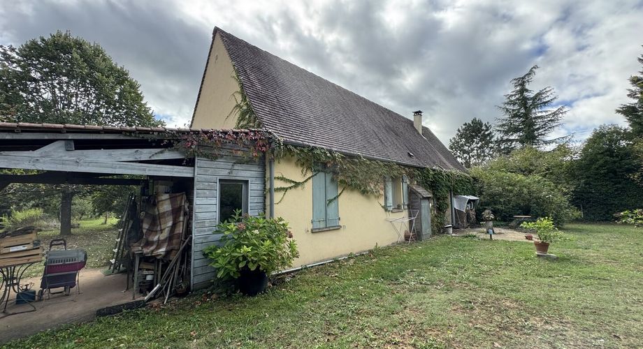 Maison  de plain pied au calme et avec beau terrain plat