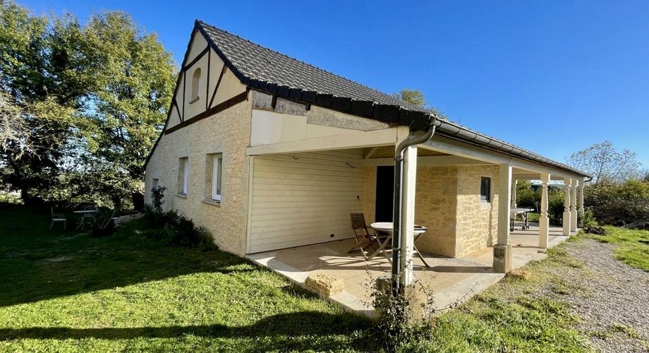Propriété au coeur du Périgord Noir avec deux chambres d'hôtes et deux gîtes insolites + piscine 