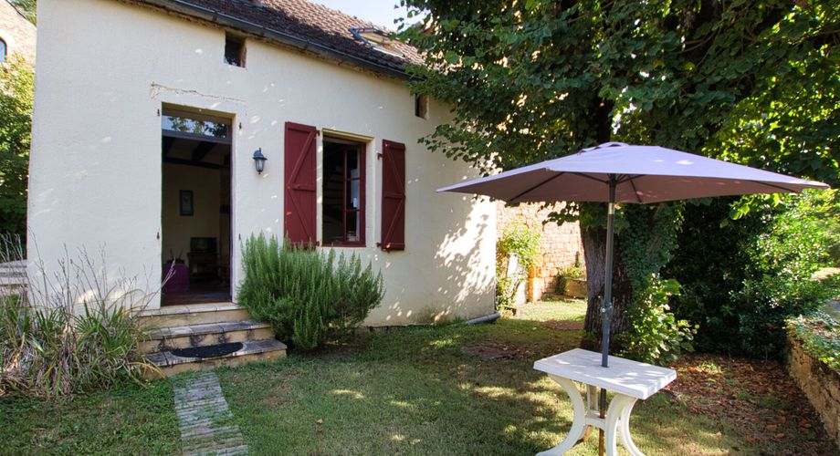 10 minutes de SARLAT - Au calme avec vue imprenable ! Maison de famille avec gites piscine et dépendances
